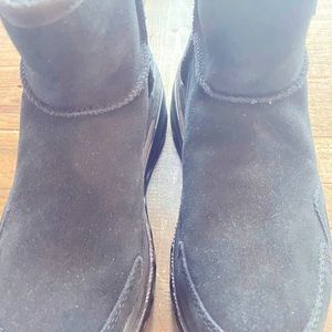 New without tags UGG Boots, Size 6.5, Black, Suede, Negotiable